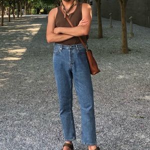 Everlane women’s jeans. Size 28 Regular. Medium stonewash blue.